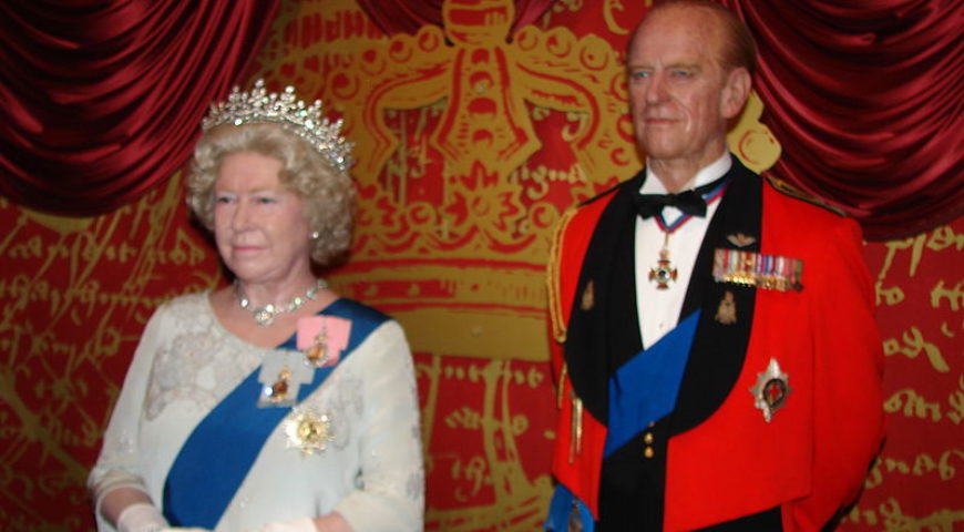 800px-Elizabeth_II_Wax_Statue_in_Madame_Tussauds_London